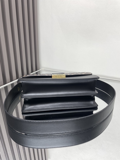 フェンディバッグ全体デザイン